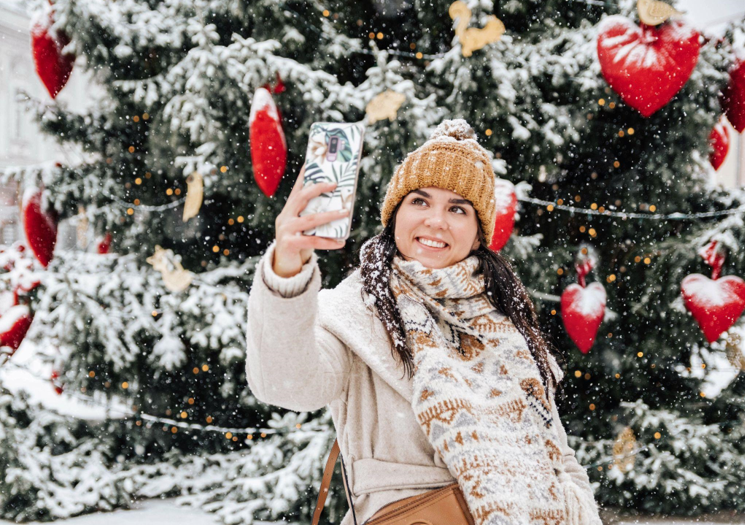 The Story Behind Ornaments and Flocked Trees 